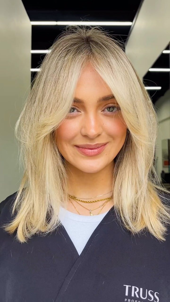 Face-framing blonde money piece